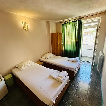 несебър, къща със под наем с баня, тоалетна и тераса само на 400метра от двата плажа в Pansiyon