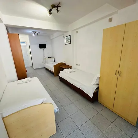 несебър, къща със под наем с баня, тоалетна и тераса само на 400метра от двата плажа в * Misivri