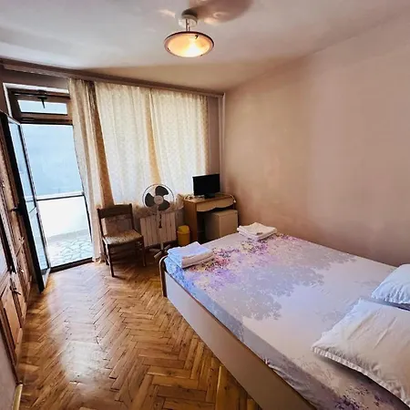 несебър, къща със под наем с баня, тоалетна и тераса само на 400метра от двата плажа в * Misivri