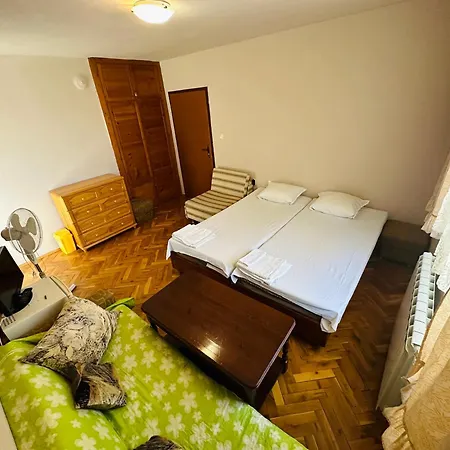 Habitación en casa particular несебър, къща със под наем с баня, тоалетна и тераса само на 400метра от двата плажа в Nesebar