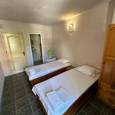 Habitación en casa particular несебър, къща със под наем с баня, тоалетна и тераса само на 400метра от двата плажа в