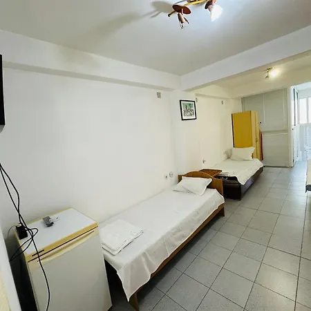 несебър, къща със под наем с баня, тоалетна и тераса само на 400метра от двата плажа в *