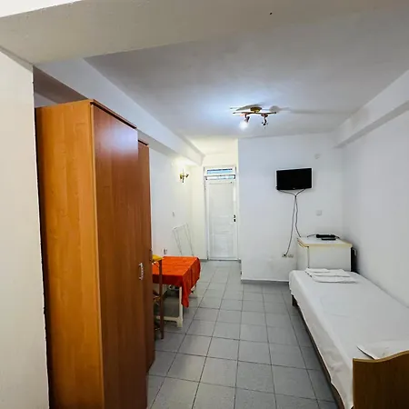 несебър, къща със под наем с баня, тоалетна и тераса само на 400метра от двата плажа в Nesebar