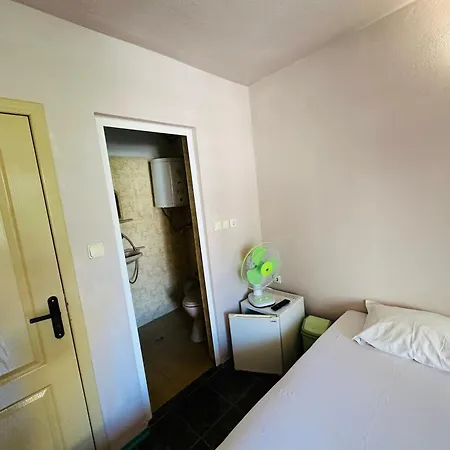Homestay Kesta Sus: Beachside With Private Terraces In *