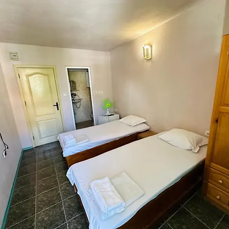 Kesta Sus: Beachside With Private Terraces In