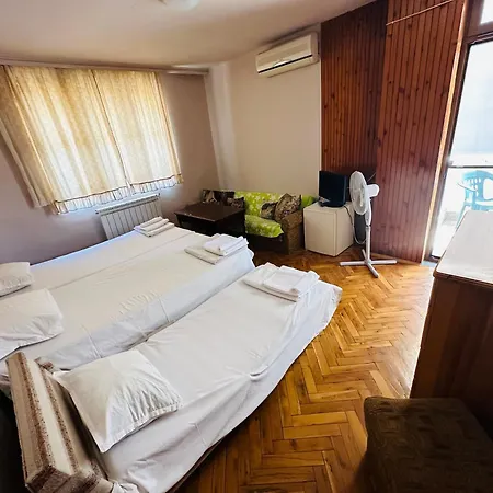 несебър, къща със под наем с баня, тоалетна и тераса само на 400метра от двата плажа в