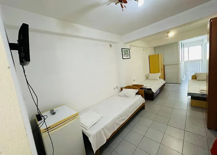 несебър, къща със под наем с баня, тоалетна и тераса само на 400метра от двата плажа в *