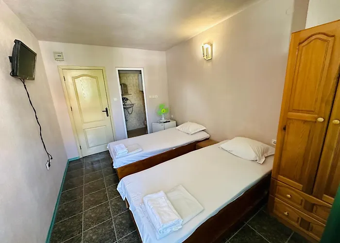 несебър, къща със под наем с баня, тоалетна и тераса само на 400метра от двата плажа в