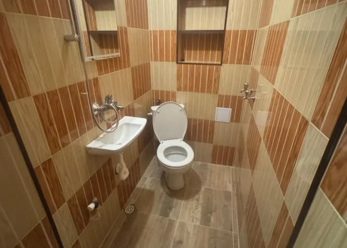 несебър, къща със под наем с баня, тоалетна и тераса само на 400метра от двата плажа в *